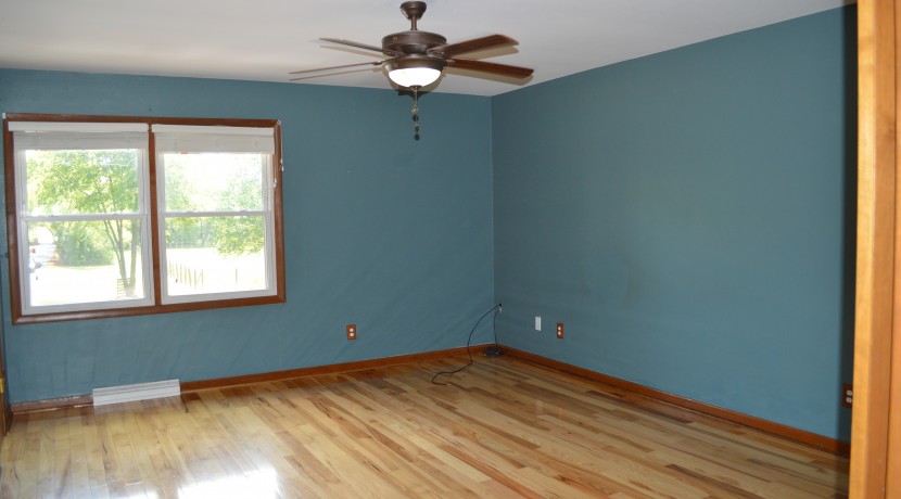Large Main bedroom with ceiling fan